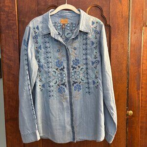 Driftwood soft chambray embroidered shirt EUC